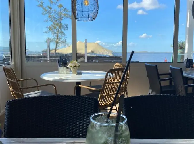 In Bester Lage - Dachterrasse Mit Meerblick - Grosser Eingezaeunter Garten - Kinderfreundlich - Hunde Inklusive - 4 Sterne - Direkt Am - Pool Inklusive