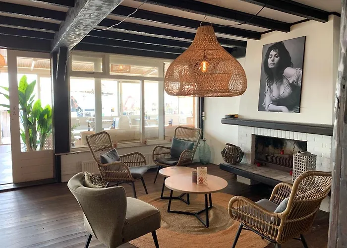 In Bester Lage - Dachterrasse Mit Meerblick - Grosser Eingezaeunter Garten - Kinderfreundlich - Hunde Inklusive - 4 Sterne - Direkt Am - Pool Inklusive