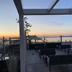 In Bester Lage - Dachterrasse Mit Meerblick - Großer Eingezäunter Garten - Kinderfreundlich - Hunde Inklusive - 4 Sterne - Direkt Am - Pool Inklusive Ferienhaus