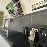 In Bester Lage - Dachterrasse Mit Meerblick - Großer Eingezäunter Garten - Kinderfreundlich - Hunde Inklusive - 4 Sterne - Direkt Am - Pool Inklusive Ferienhaus