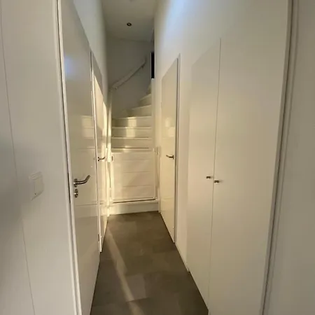 In Bester Lage - Dachterrasse Mit Meerblick - Grosser Eingezaeunter Garten - Kinderfreundlich - Hunde Inklusive - 4 Sterne - Direkt Am - Pool Inklusive