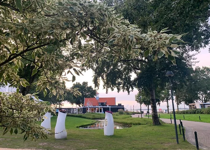 In Bester Lage - Dachterrasse Mit Meerblick - Grosser Eingezaeunter Garten - Kinderfreundlich - Hunde Inklusive - 4 Sterne - Direkt Am - Pool Inklusive