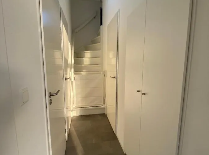 In Bester Lage - Dachterrasse Mit Meerblick - Grosser Eingezaeunter Garten - Kinderfreundlich - Hunde Inklusive - 4 Sterne - Direkt Am - Pool Inklusive