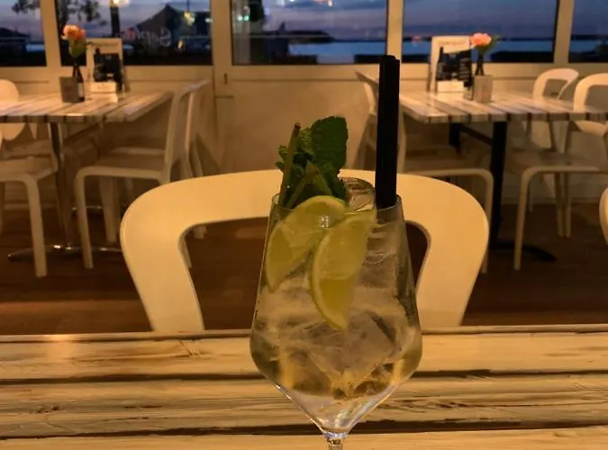 펜션 In Bester Lage - Dachterrasse Mit Meerblick - Grosser Eingezaeunter Garten - Kinderfreundlich - Hunde Inklusive - 4 Sterne - Direkt Am - Pool Inklusive 훌쇼스트